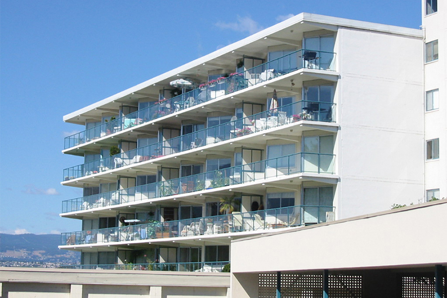 5mil Aluminum Glass Railing on Multi Unit Balcony